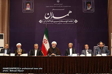 حضور روحانی در جلسه توسعه و سرمایه گذاران استان همدان