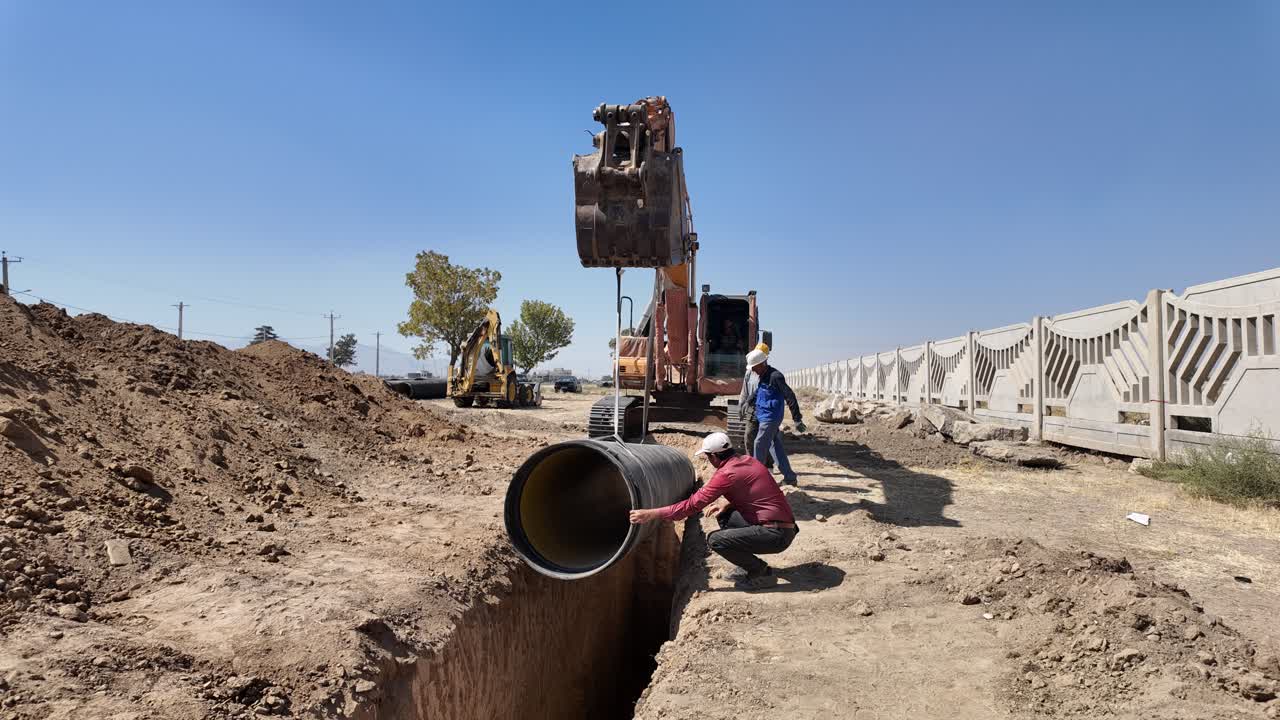 بهره‌برداری و کلنگ‌زنی ۳۵ پروژه آب و فاضلاب استان همدان در دهه فجر 