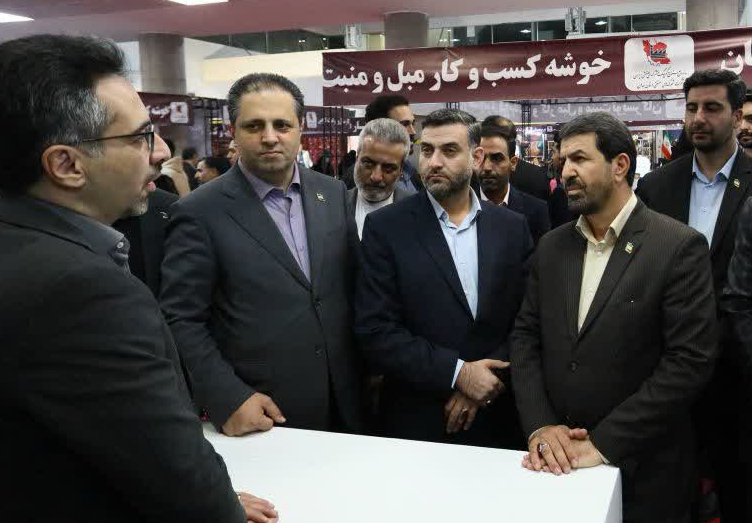 نمایشگاه صنایع کوچک ویترین توسعه و عدالت اقتصادی استان/حضور ۸ رایزن خارجی در نمایشگاه همدان