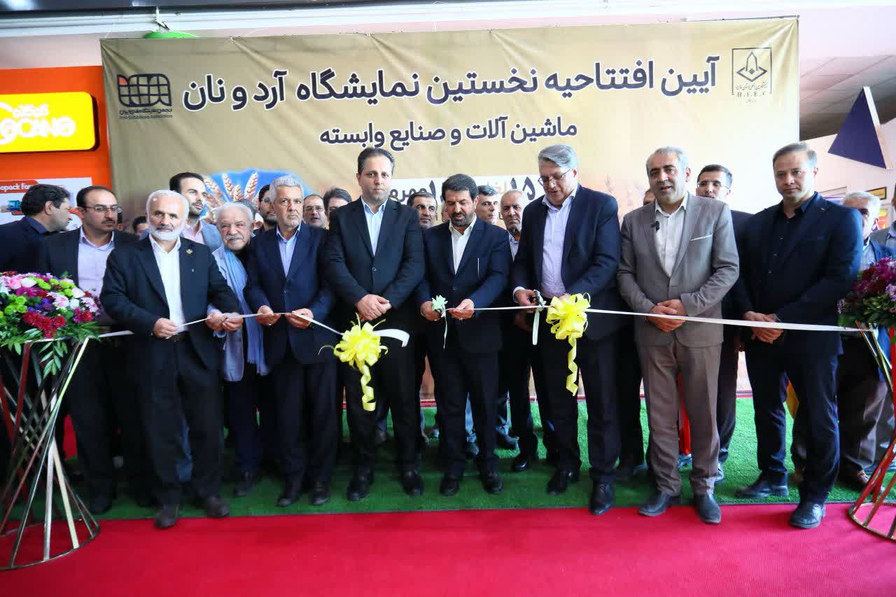 نخستین نمایشگاه آرد و نان در همدان گشایش یافت