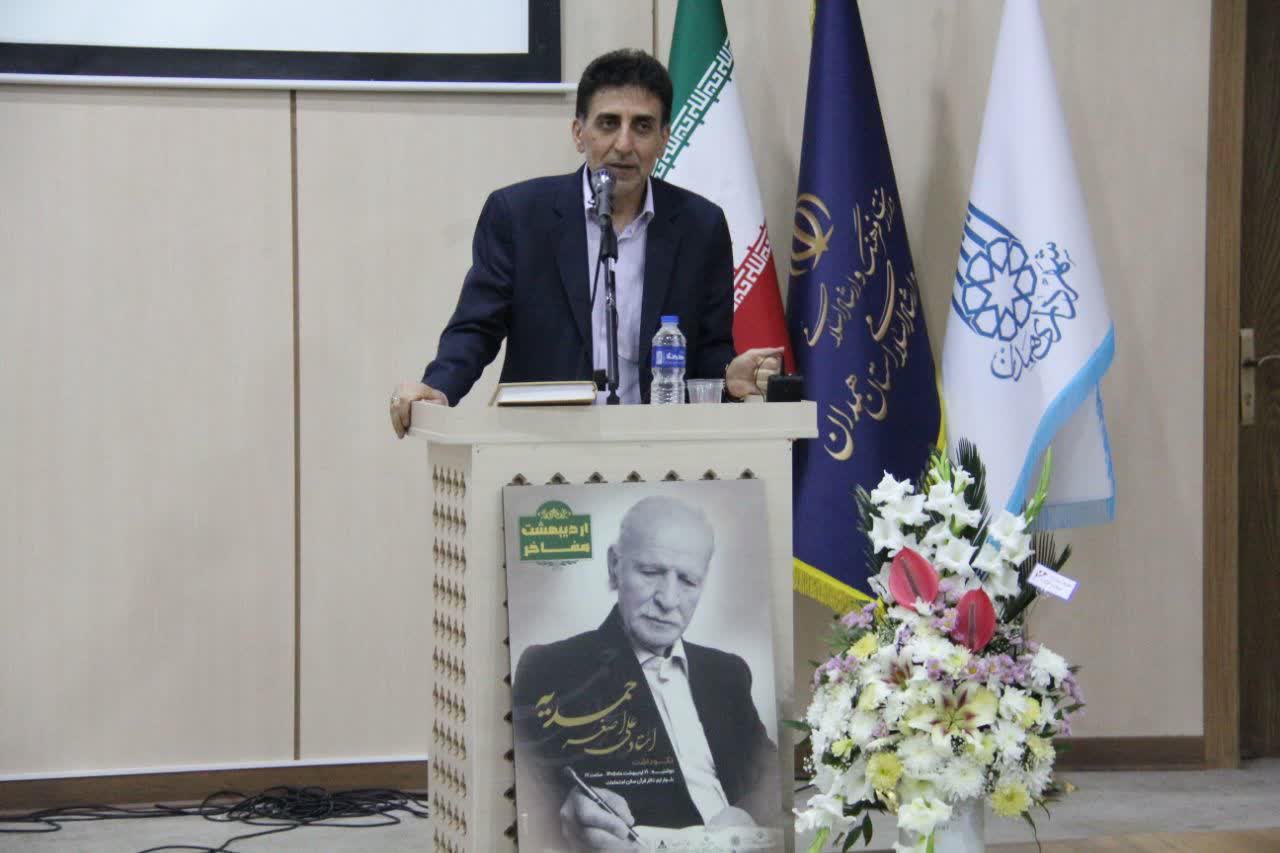 تلاشهای استاد حمدیه در زنده نگه داشتن لهجه و گویش همدانی ارزشمند است