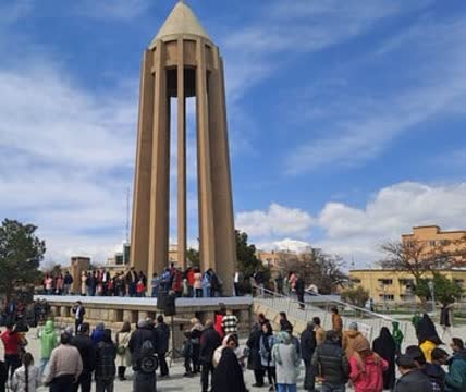 افزایش ۱۲ درصدی بازدید گردشگران از آرامگاه بوعلی در همدان