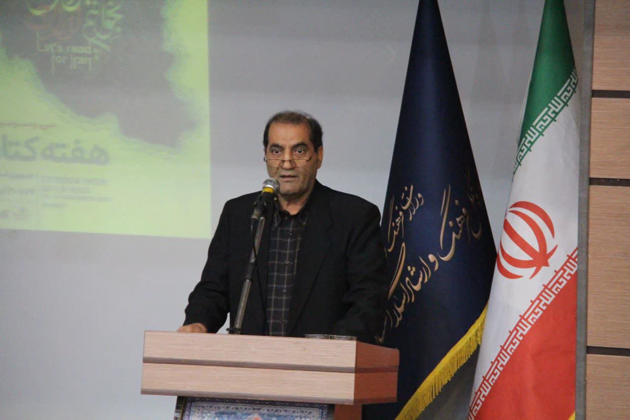 نویسندگان و ناشران در شکل‌دهی افکار عمومی نقش‌آفرین هستند 