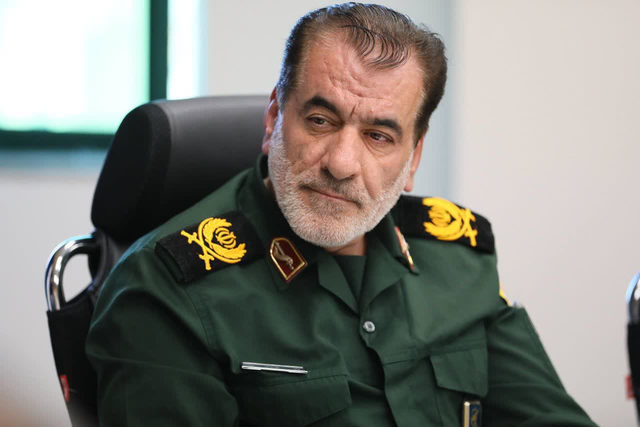 اهدای قریب به ۹۰۰ جلد کتاب دفاع مقدس به مراکز فرهنگی همدان