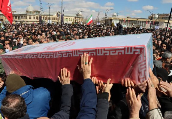 تشییع باشکوه سه شهید همزمان با بیعت مردم همدان با سومین رهبر انقلاب 
