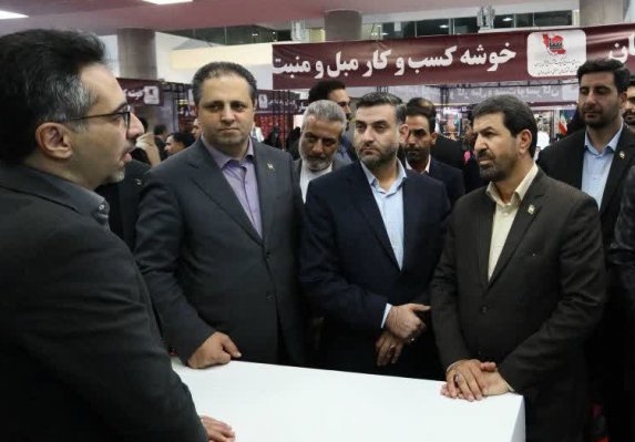 نمایشگاه صنایع کوچک ویترین توسعه و عدالت اقتصادی استان/حضور ۸ رایزن خارجی در نمایشگاه همدان