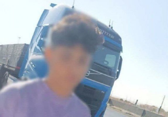 توقیف تریلی حامل بار قیر با راننده ۱۴ ساله