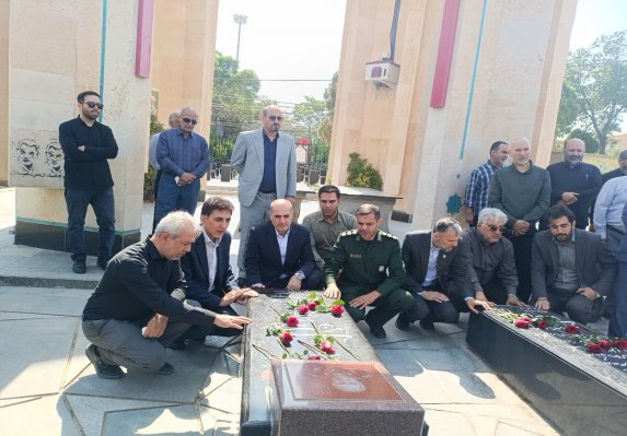 ادای احترام خانواده رسانه استان به مقام شامخ شهدا همزمان با روز خبرنگار