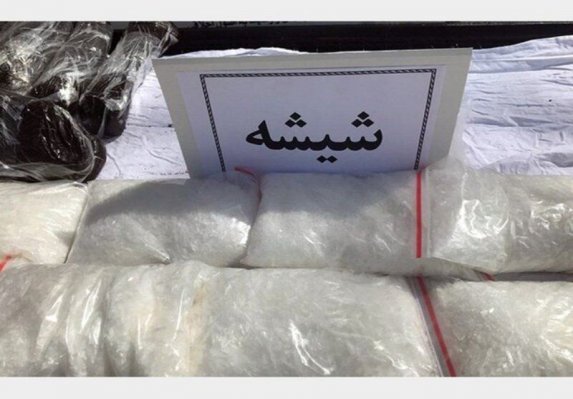 کشف ۵ کیلوگرم شیشه از داخل موتورخودرو در فامنین