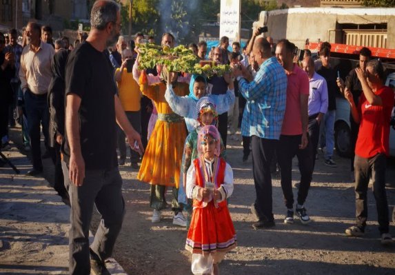 پانزدهمین جشنواره شیره‌پزی مانیزان برگزار شد 