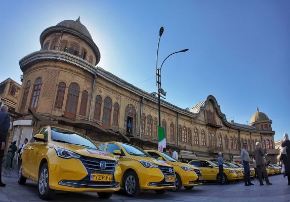 رونمایی از ناوگان جدید حمل‌ و نقل عمومی و تجهیزات عمرانی شهرداری همدان
