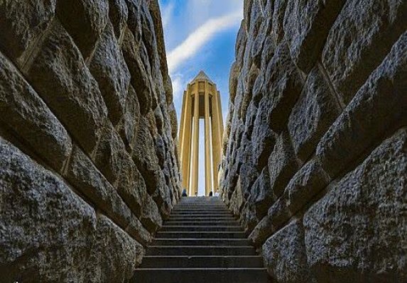 آمادگی اماکن تاریخی همدان برای میزبانی از مسافران نوروزی/موزه‌ها تعطیل‌اند 