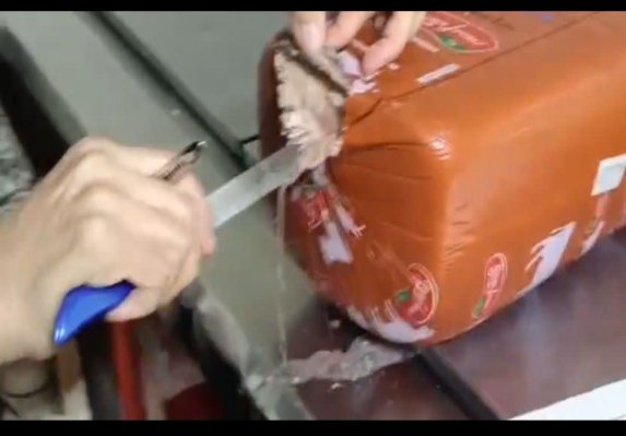 کشف ۶۰ کیلوگرم ژامبون و سوسیس تاریخ‌گذشته در همدان  