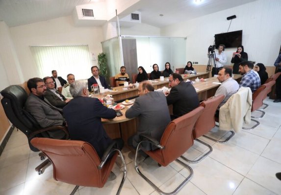 بررسی مشکلات ۸ واحد تولیدی تویسرکان 