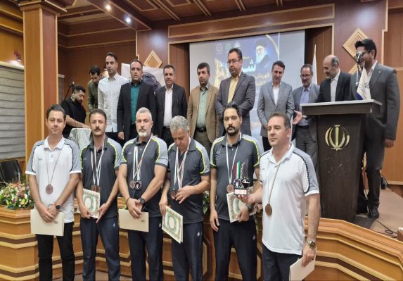 شناگران شهرداری همدان از آب طلا گرفتند