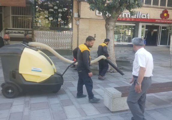 ارتقای کیفیت پاکسازی پیاده راه بوعلی با ماشین آلات  مکانیزه 