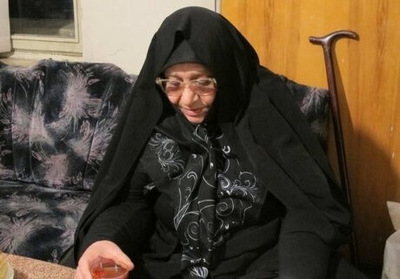 مردم تشنه دانستن زندگی مادرم هستند